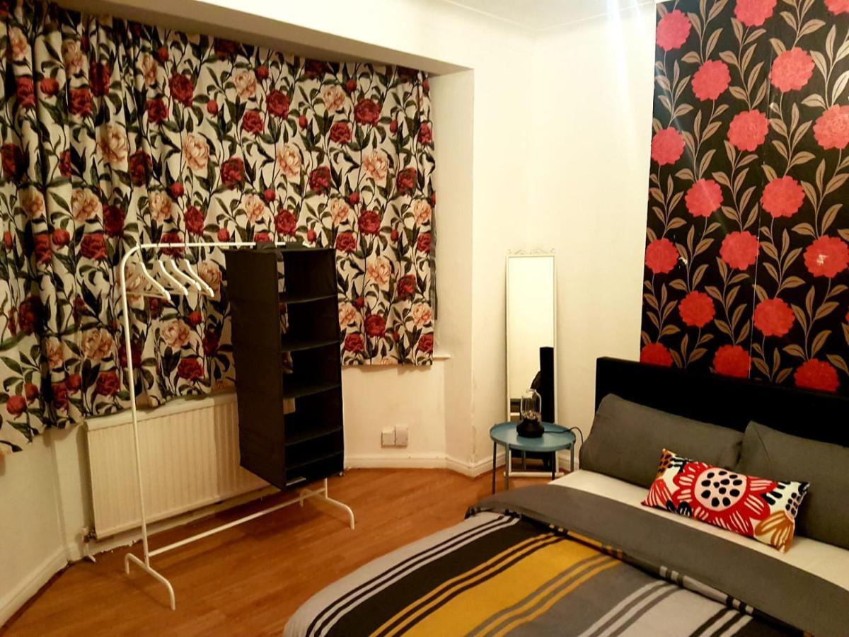 Bed and Breakfast Budget House In Gants Hill Ilford Exteriér fotografie